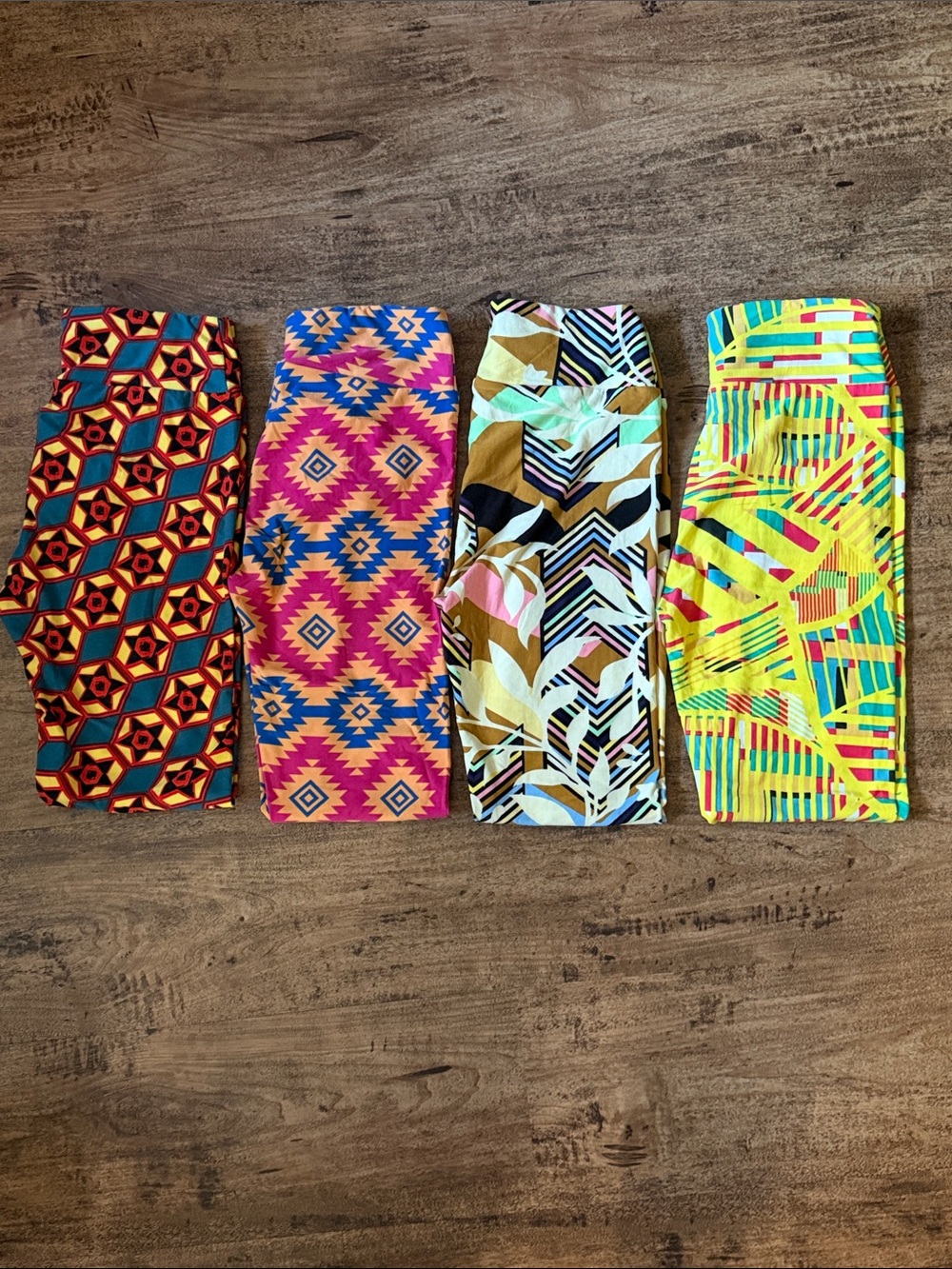 Bright Patterned Leggings Lot , all 4 are included size OS Lularoe 🆕